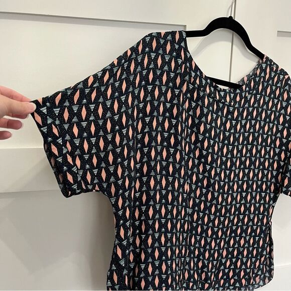 H&M Geometric Pattern Blouse Black Peach Size 6 short sleeve flowy loose fit - Picture 2 of 5